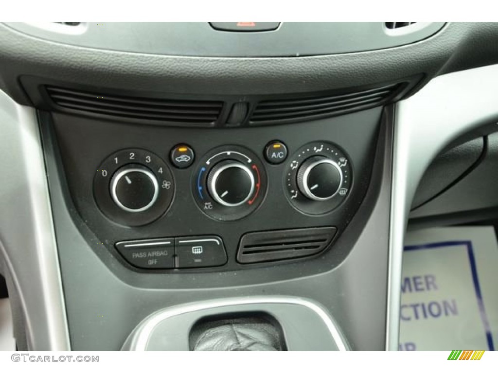 2013 Ford Escape SE 2.0L EcoBoost Controls Photo #80492368