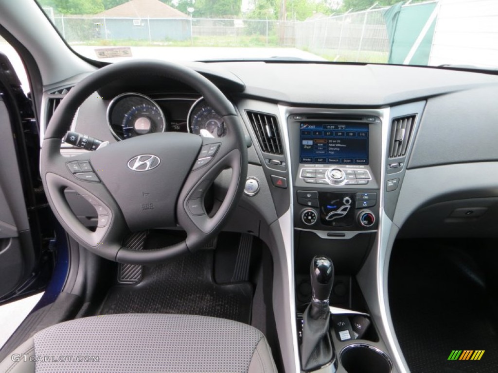 2013 Hyundai Sonata SE Dashboard Photos
