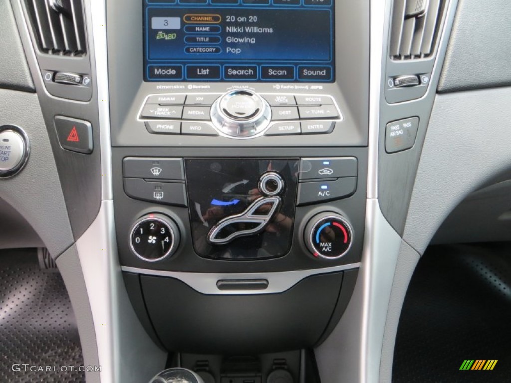 2013 Hyundai Sonata SE Controls Photos