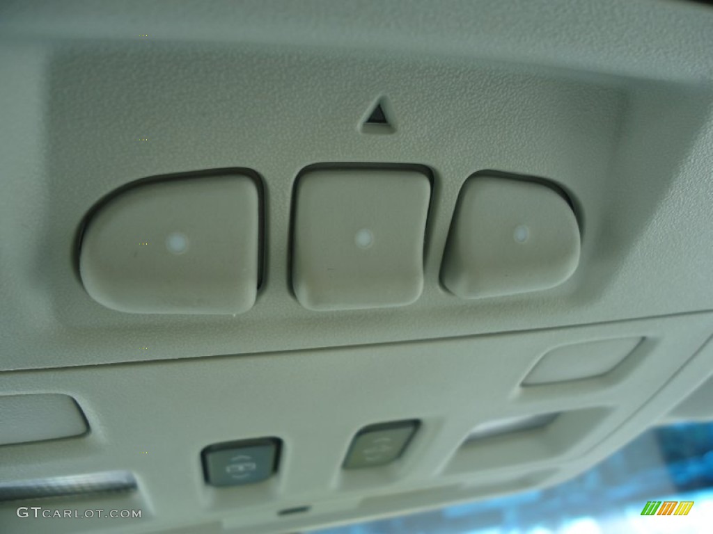 2011 Cadillac CTS -V Sedan Controls Photos