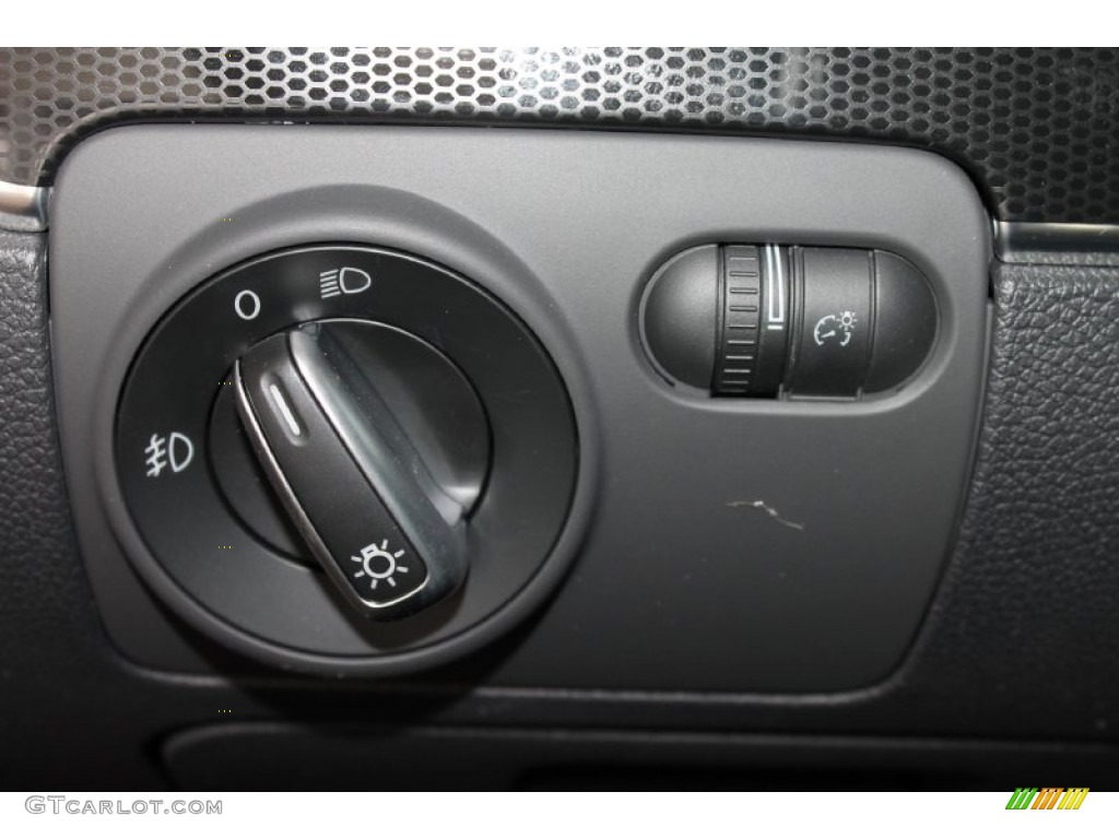 2013 Volkswagen GTI 4 Door Controls Photo #80498962