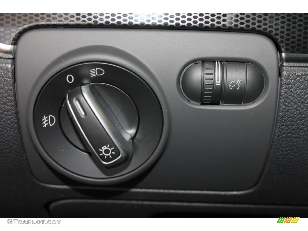 2013 Volkswagen GTI 4 Door Controls Photo #80499685