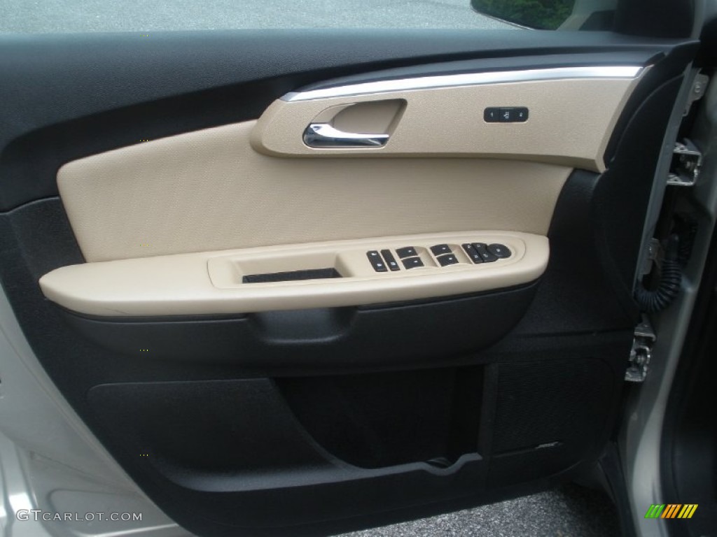 2009 Chevrolet Traverse LTZ Door Panel Photos