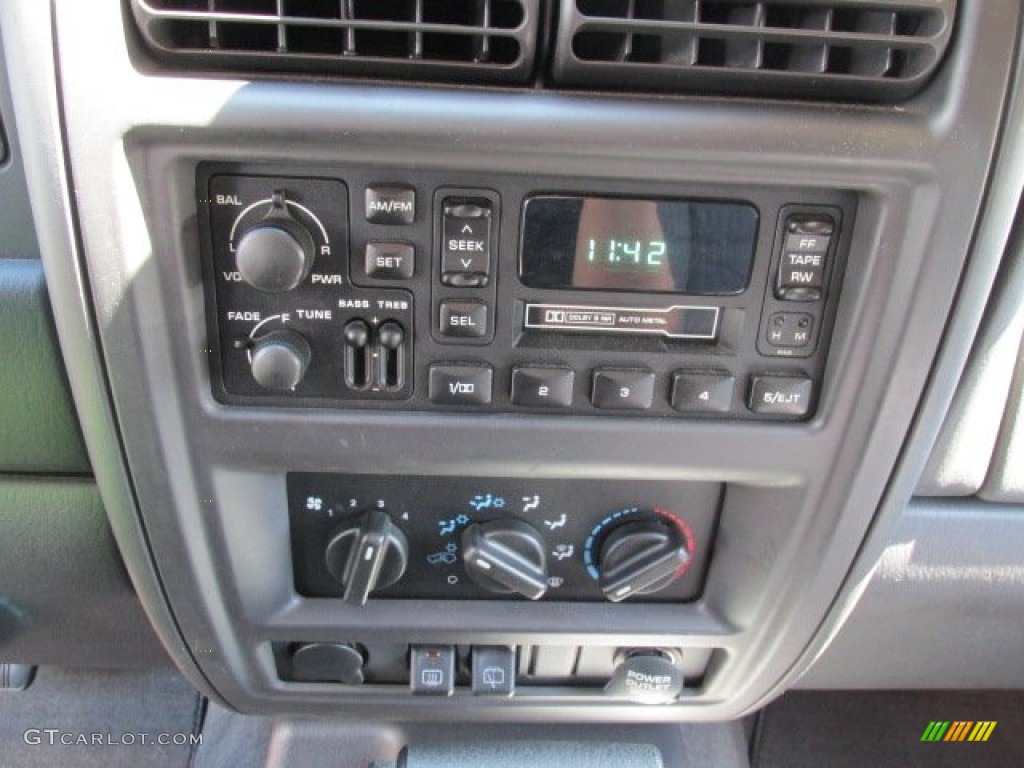 2000 Jeep Cherokee Sport 4x4 Controls Photo #80522530