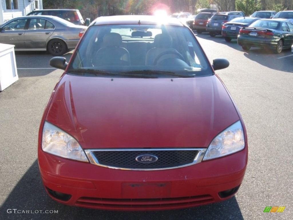 2005 Focus ZX5 SES Hatchback - Sangria Red Metallic / Dark Flint/Light Flint photo #2