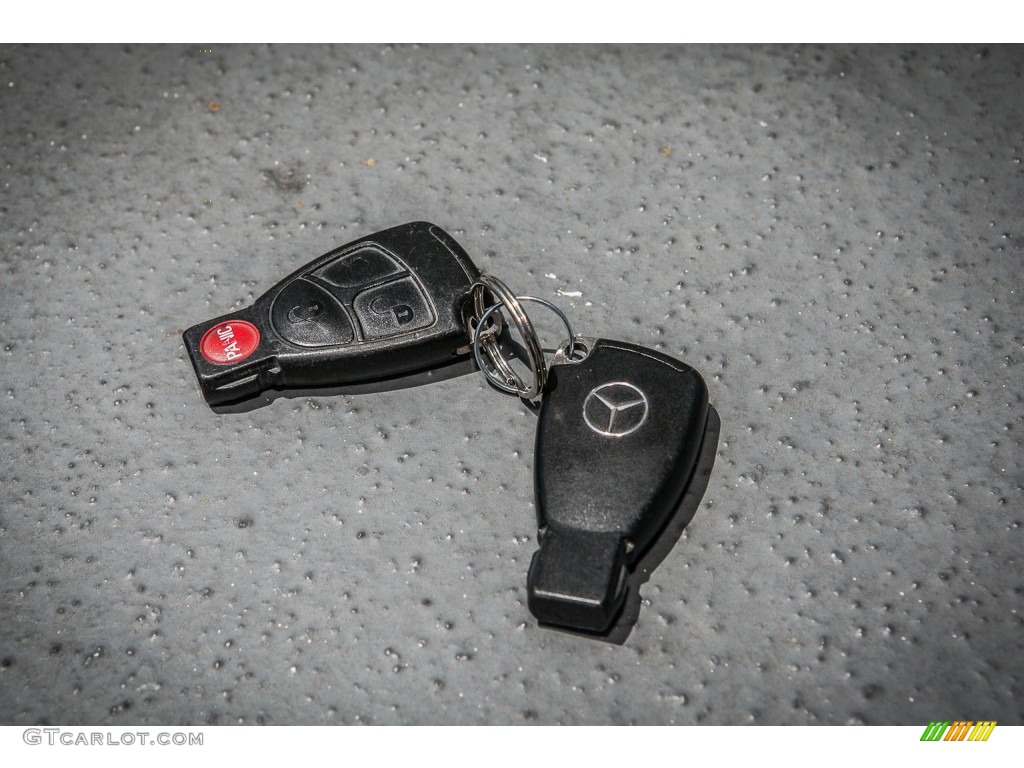 2005 Mercedes-Benz C 320 Sedan Keys Photos