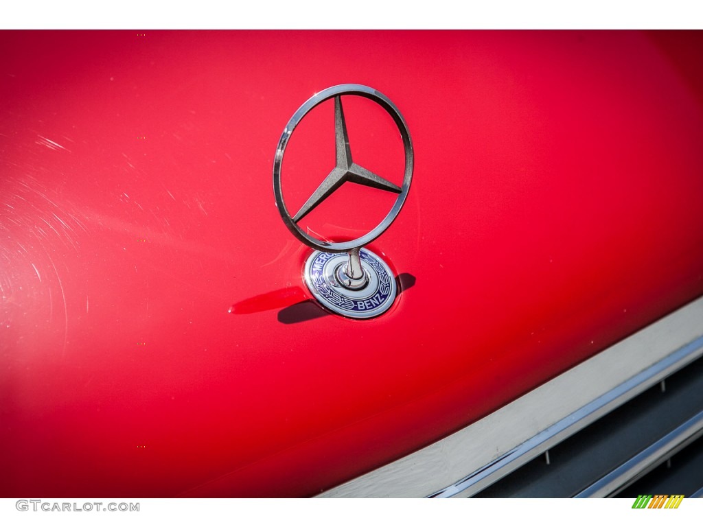 2005 Mercedes-Benz C 320 Sedan Marks and Logos Photos