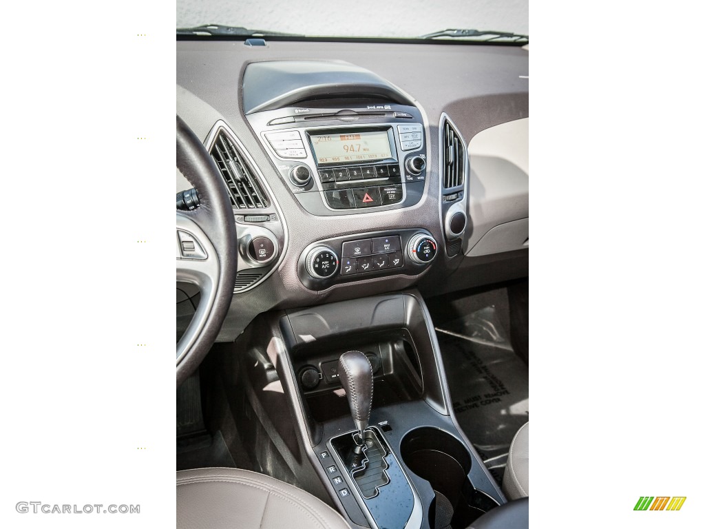 2010 Hyundai Tucson Limited AWD Controls Photo #80525075