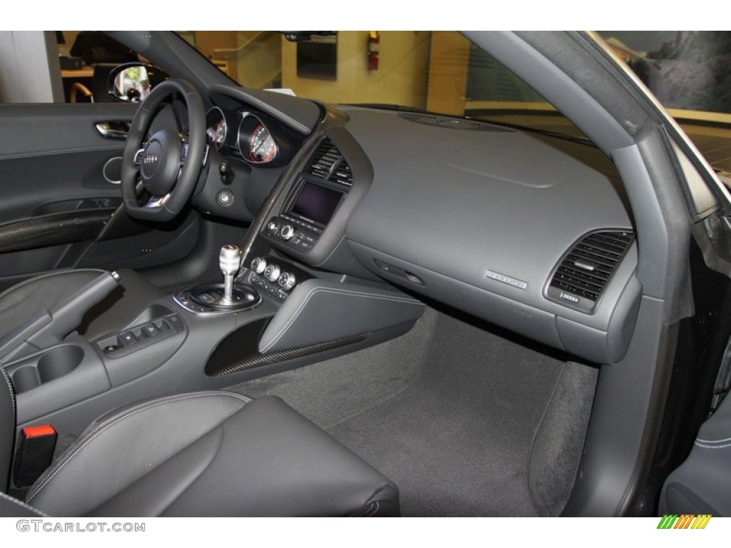 2012 Audi R8 Spyder 5.2 FSI quattro Dashboard Photos
