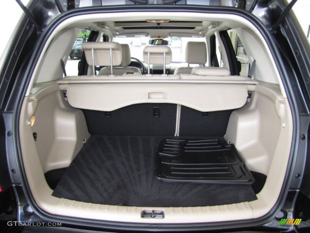 2009 Land Rover LR2 HSE Trunk Photos