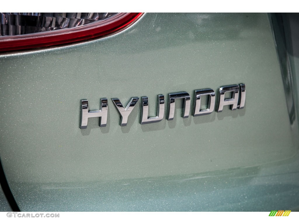 2010 Hyundai Tucson Limited AWD Marks and Logos Photos