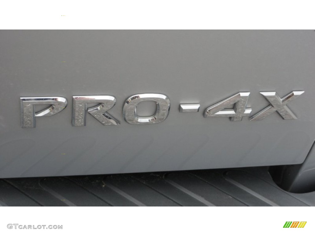 2011 Nissan Frontier Pro-4X Crew Cab 4x4 Marks and Logos Photos