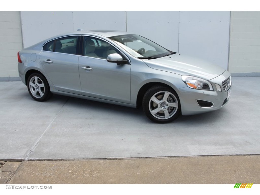 Electric Silver Metallic Volvo S60