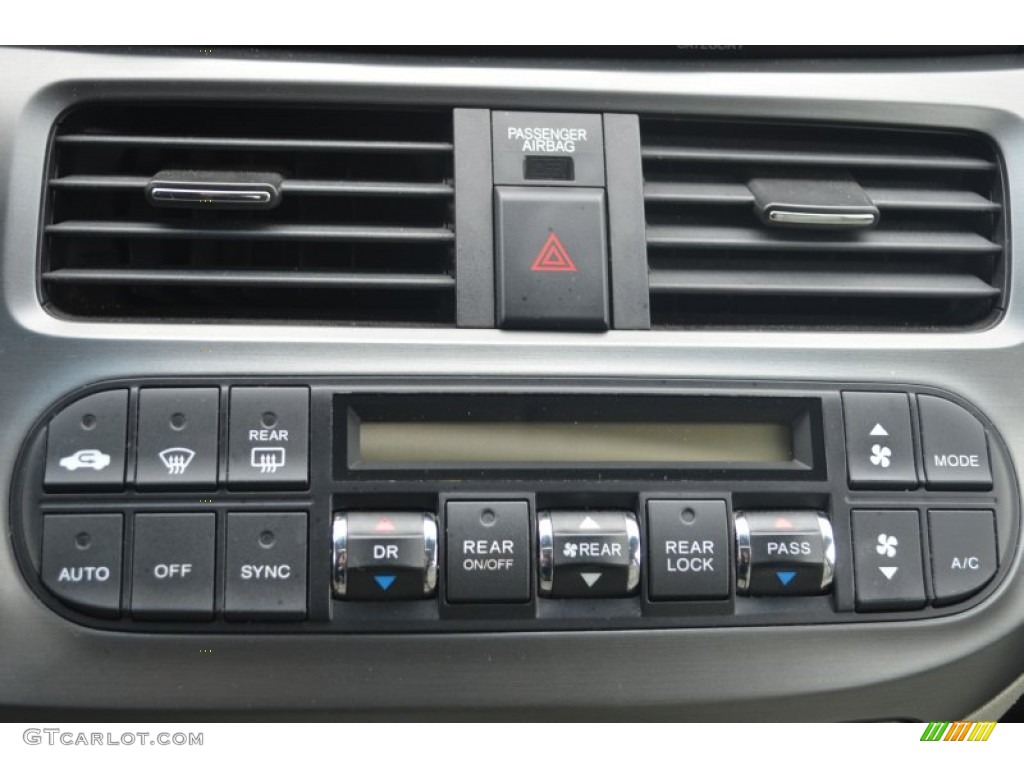 2007 Honda Odyssey EX-L Controls Photo #80540904