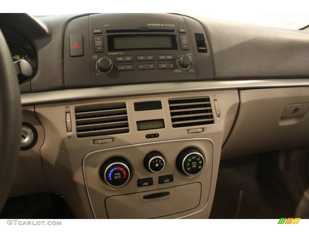 2007 Hyundai Sonata GLS Controls Photos