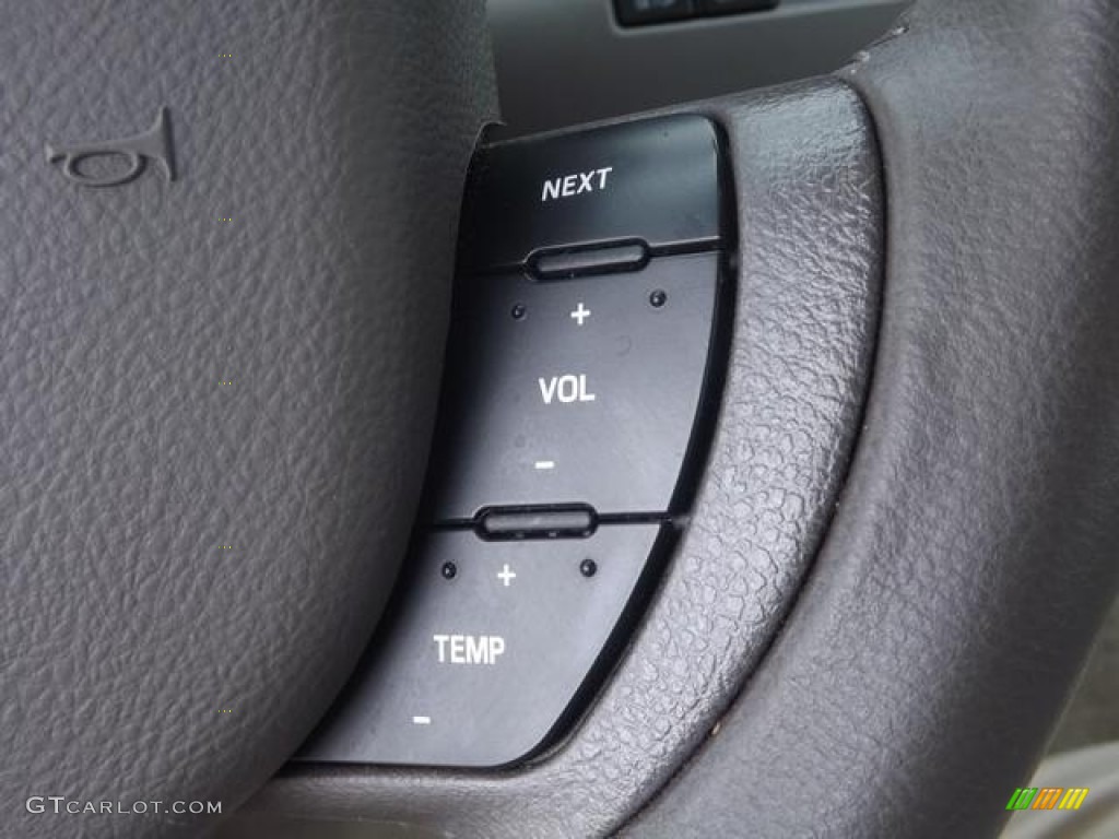 2009 Lincoln Town Car Signature Limited Controls Photo #80548276