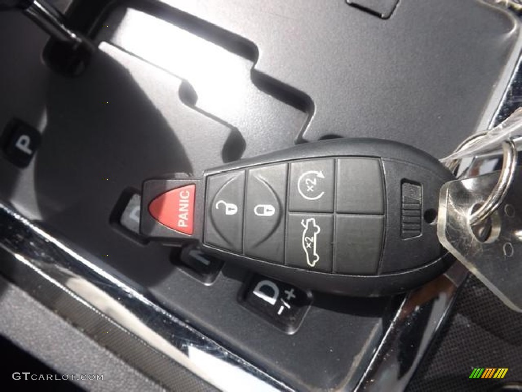 2009 Dodge Challenger SRT8 Keys Photos