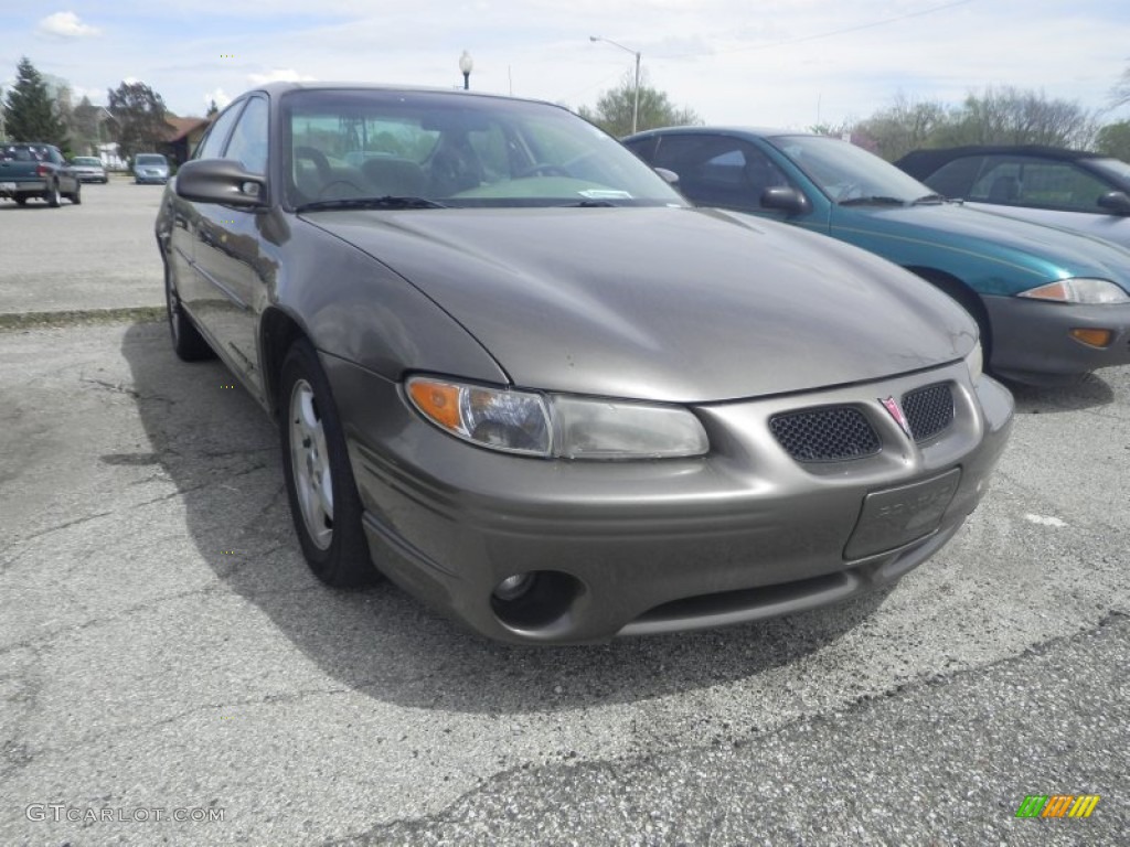 2001 Grand Prix SE Sedan - Dark Bronzemist Metallic / Taupe photo #1