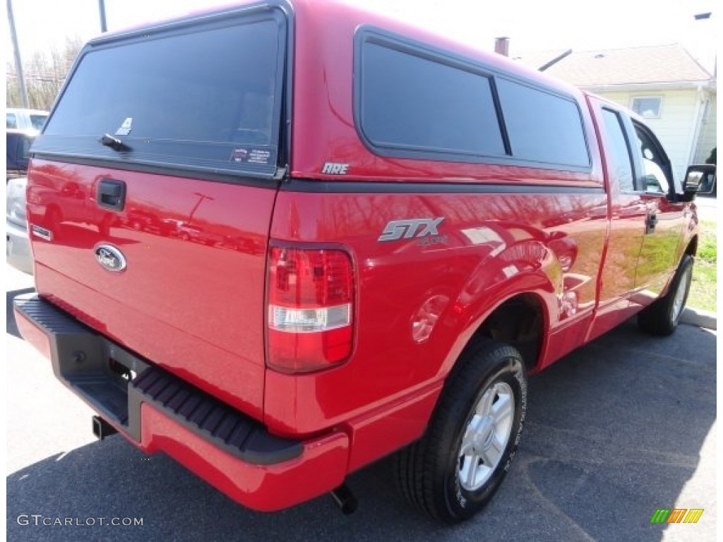 2005 F150 STX SuperCab 4x4 - Bright Red / Medium Flint Grey photo #2