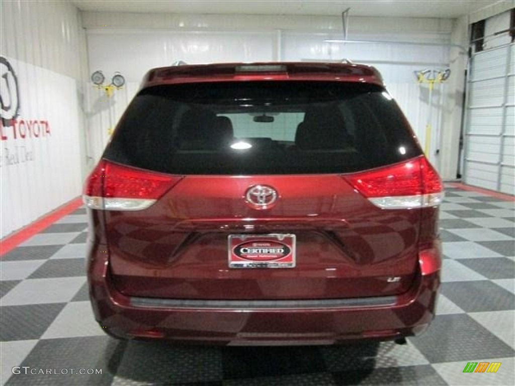 2013 Sienna LE - Salsa Red Pearl / Light Gray photo #6
