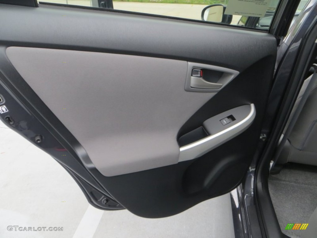 2013 Prius Three Hybrid - Winter Gray Metallic / Dark Gray photo #20