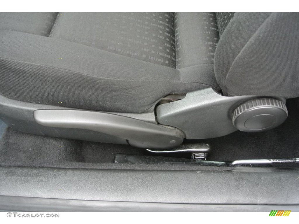 2003 Volkswagen Golf GL 2 Door Front Seat Photo #80563336