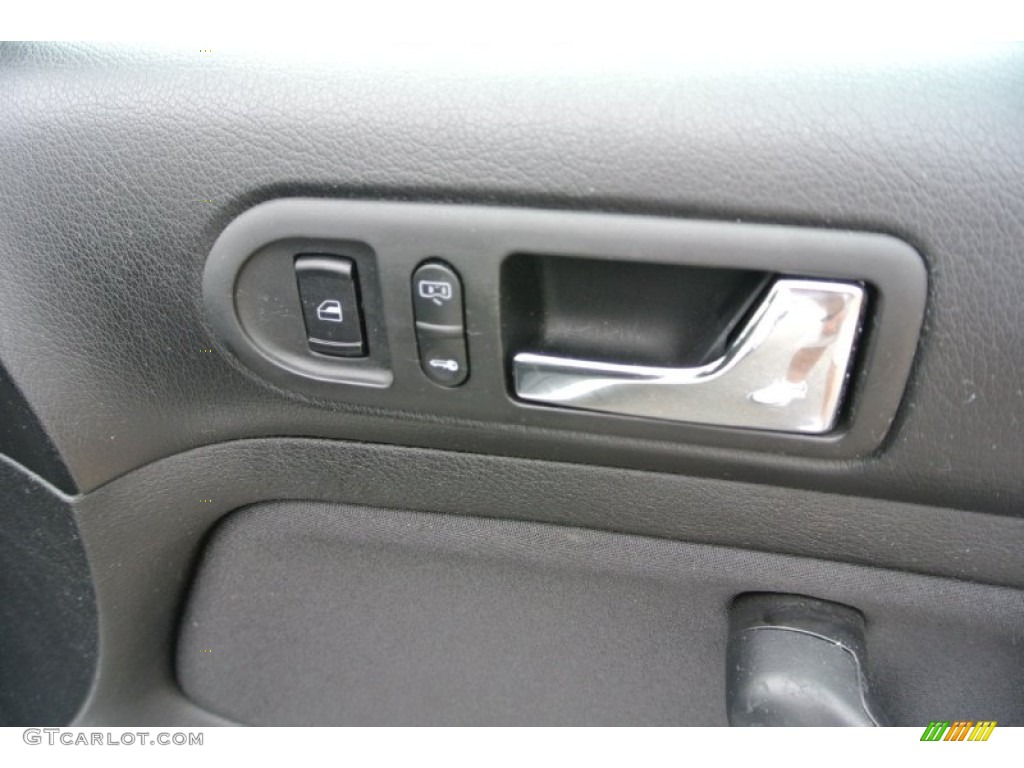 2003 Volkswagen Golf GL 2 Door Controls Photos