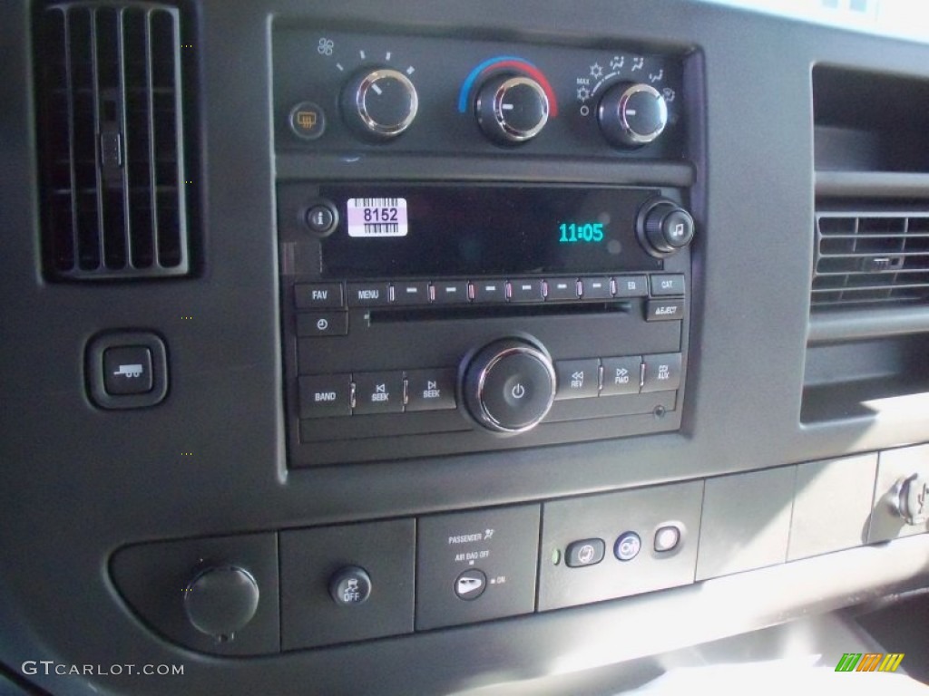 2013 Chevrolet Express 2500 Cargo Van Controls Photo #80571121