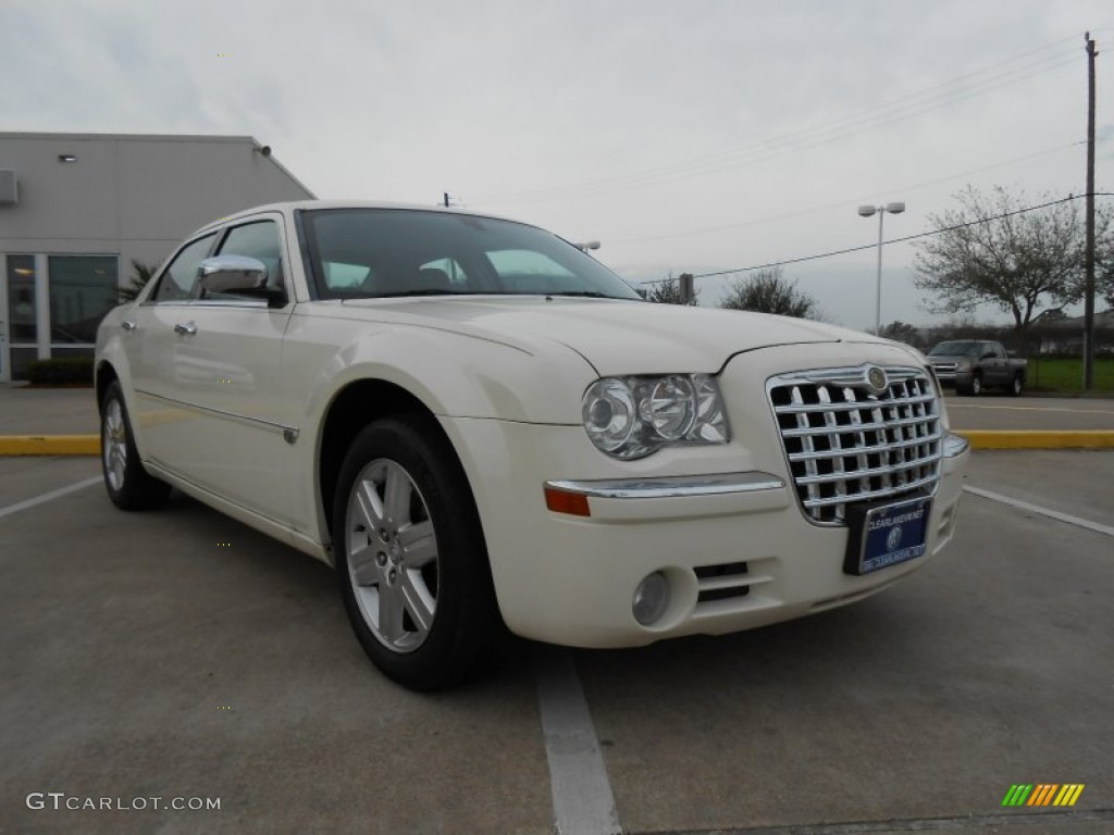 2006 300 C HEMI AWD - Stone White / Dark Slate Gray/Light Graystone photo #1