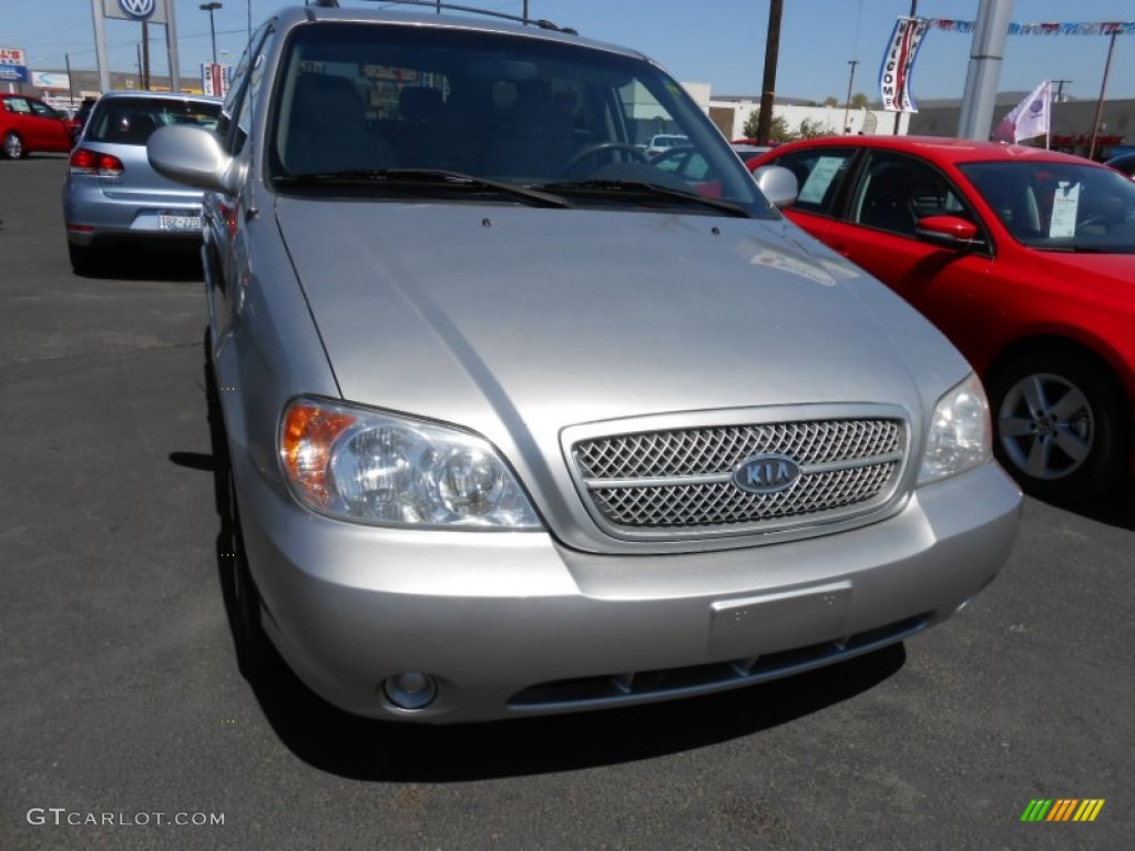2005 Sedona LX - Diamond Silver Metallic / Gray photo #1