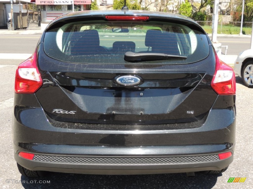 2012 Focus SE 5-Door - Tuxedo Black Metallic / Charcoal Black photo #7