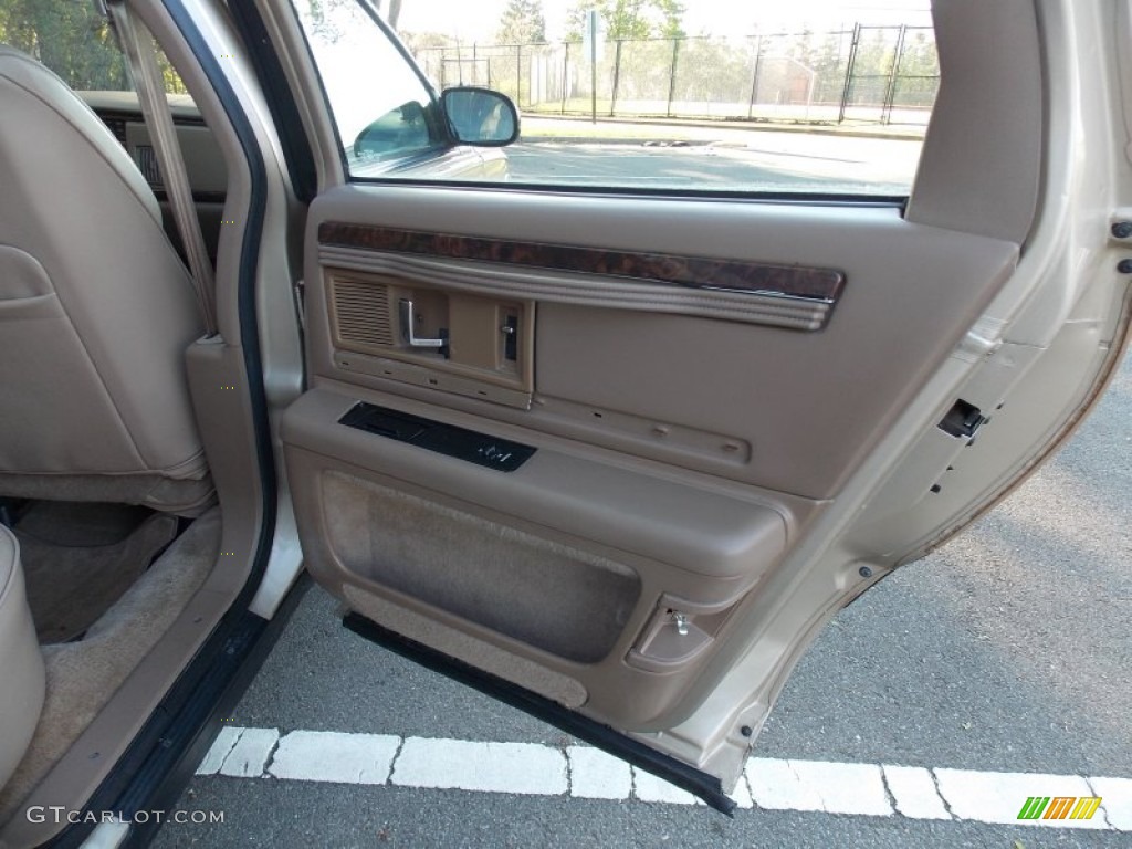 1995 Roadmaster Estate Wagon - Light Driftwood Metallic / Beige photo #18