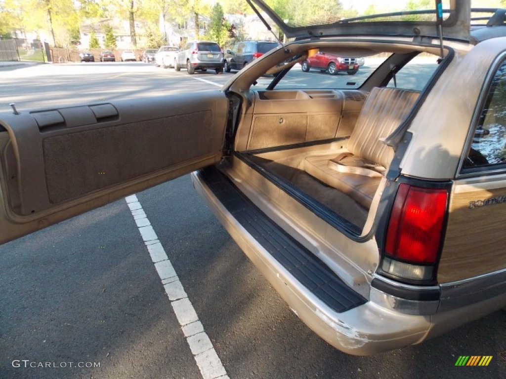 1995 Roadmaster Estate Wagon - Light Driftwood Metallic / Beige photo #22