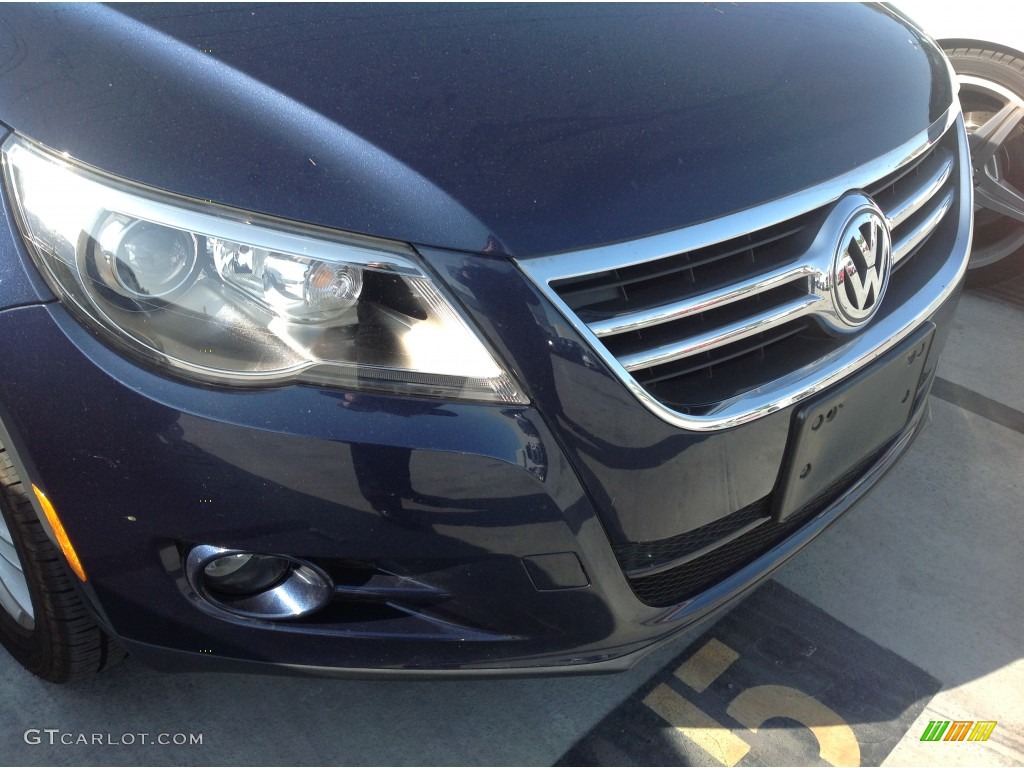 2011 Tiguan SE - Night Blue Metallic / Sandstone photo #2