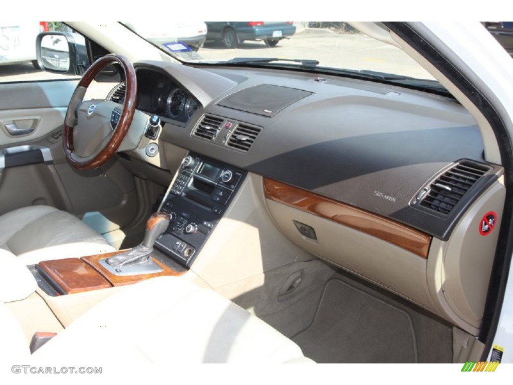 2009 Volvo XC90 V8 AWD Dashboard Photos
