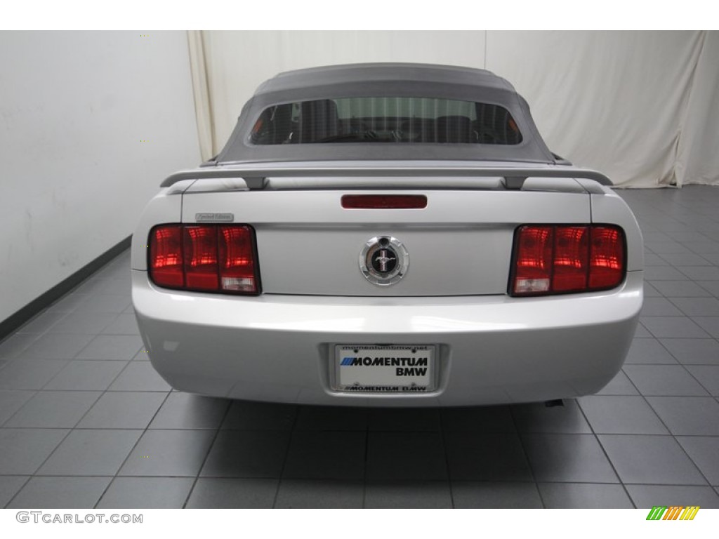 2006 Mustang V6 Premium Convertible - Satin Silver Metallic / Red/Dark Charcoal photo #13
