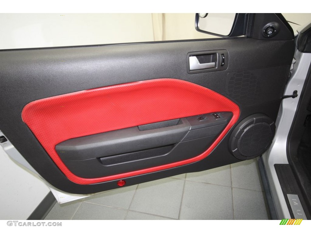 2006 Ford Mustang V6 Premium Convertible Red/Dark Charcoal Door Panel Photo #80591101