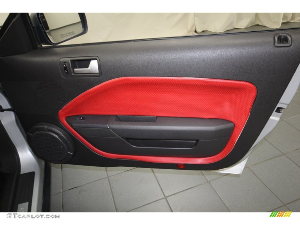 2006 Ford Mustang V6 Premium Convertible Red/Dark Charcoal Door Panel Photo #80591146