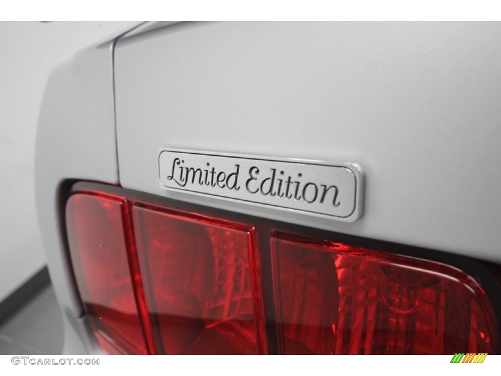 2006 Mustang V6 Premium Convertible - Satin Silver Metallic / Red/Dark Charcoal photo #34