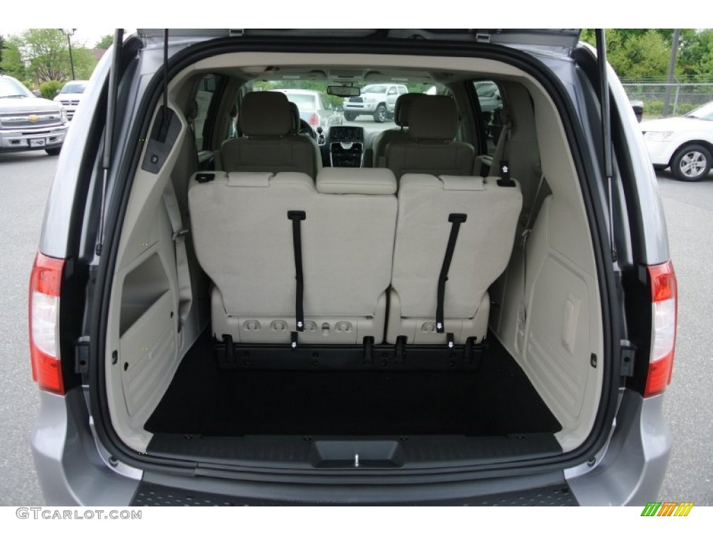 2013 Chrysler Town & Country Touring - L Trunk Photo #80595079