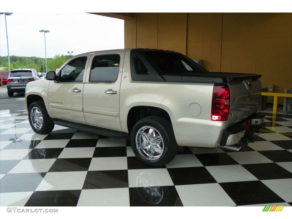 2007 Avalanche LT 4WD - Gold Mist Metallic / Ebony/Light Cashmere photo #4