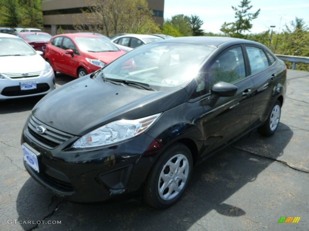 2013 Fiesta S Sedan - Tuxedo Black / Charcoal Black/Light Stone photo #5