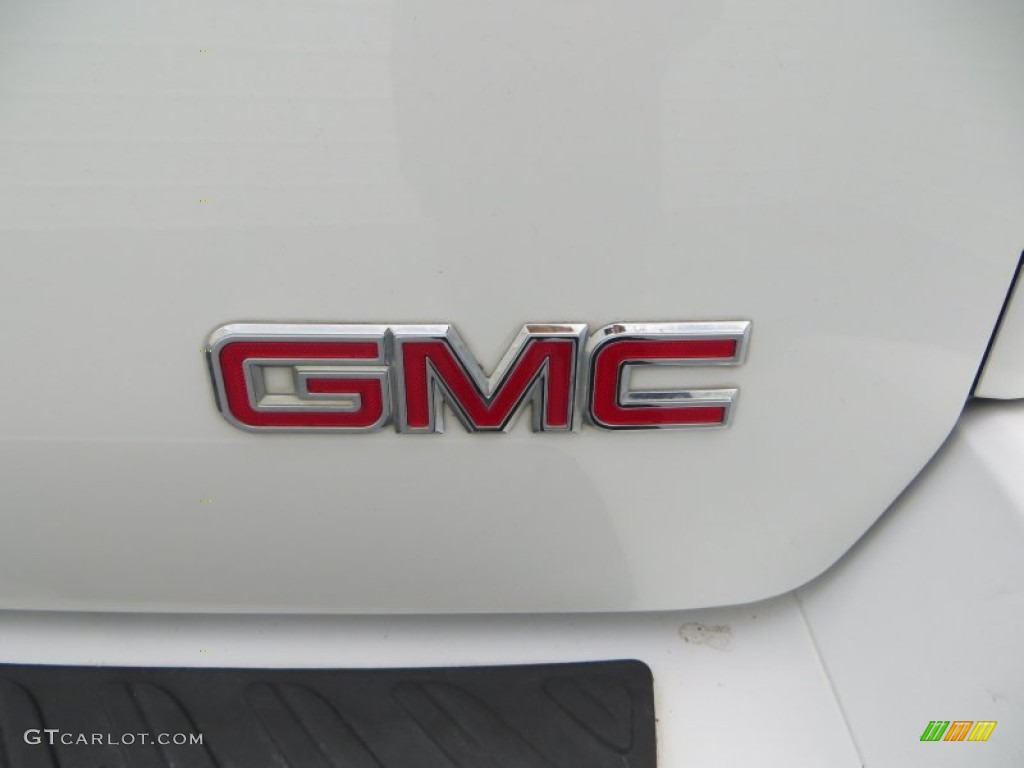 2003 GMC Envoy SLE Marks and Logos Photos