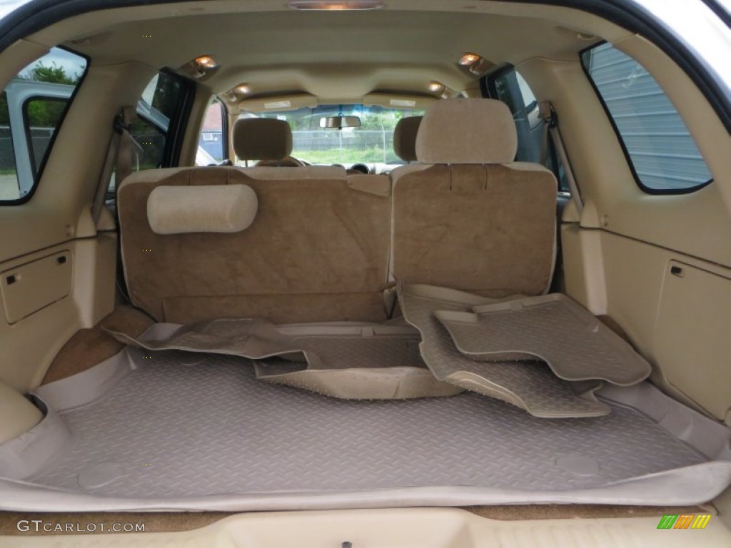2003 GMC Envoy SLE Trunk Photos