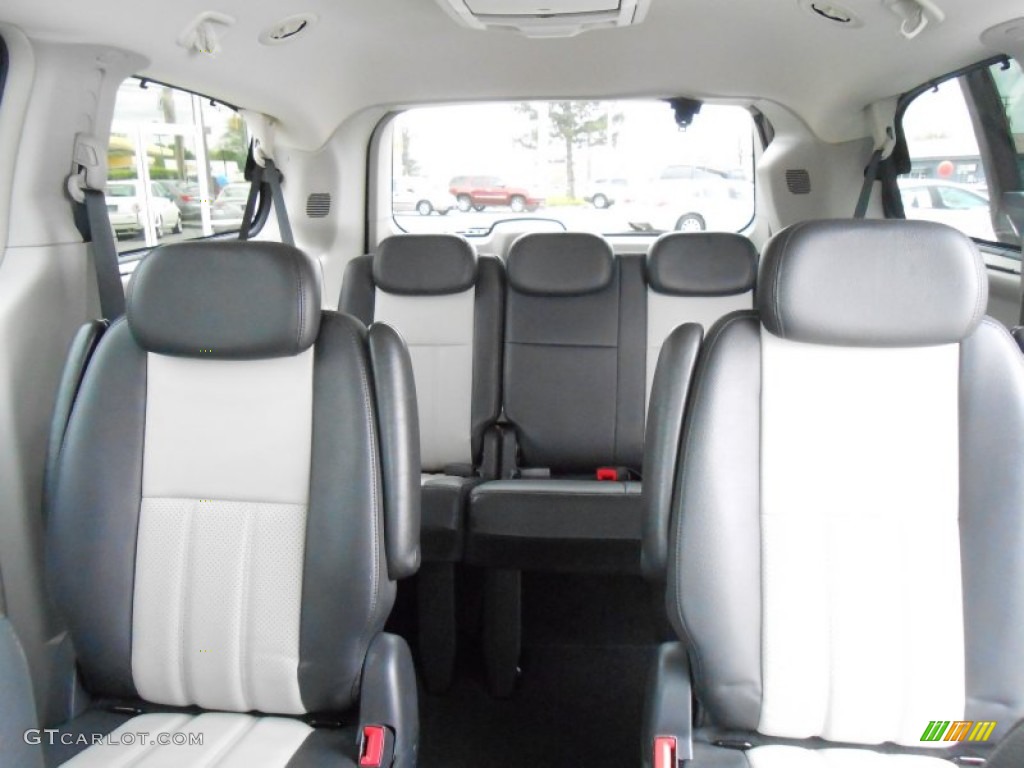 2010 Town & Country Touring - Dark Titanium Metallic / Dark Slate Gray/Light Shale photo #4