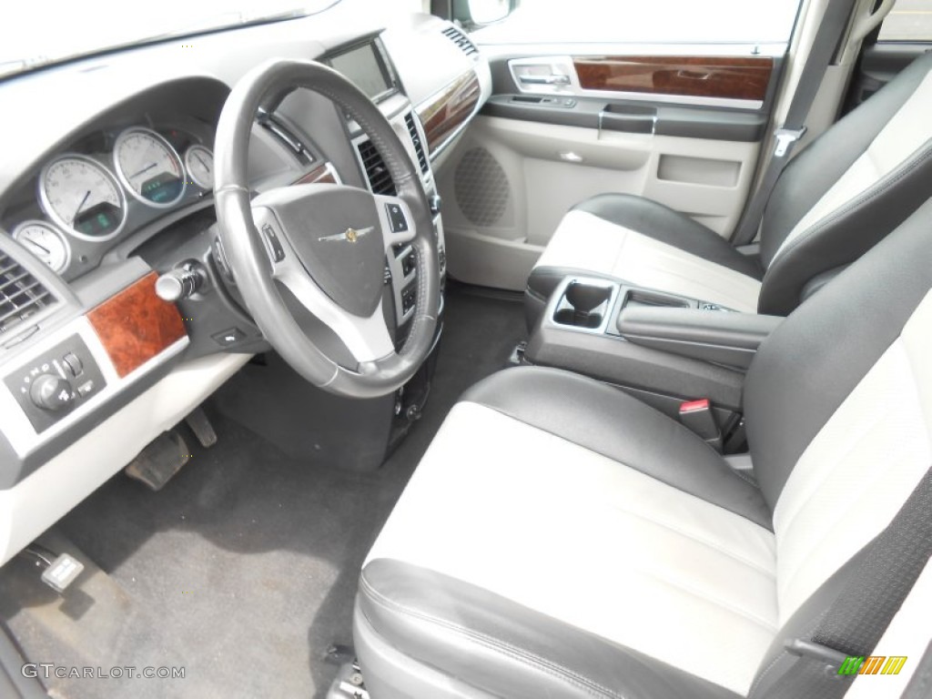 2010 Town & Country Touring - Dark Titanium Metallic / Dark Slate Gray/Light Shale photo #11