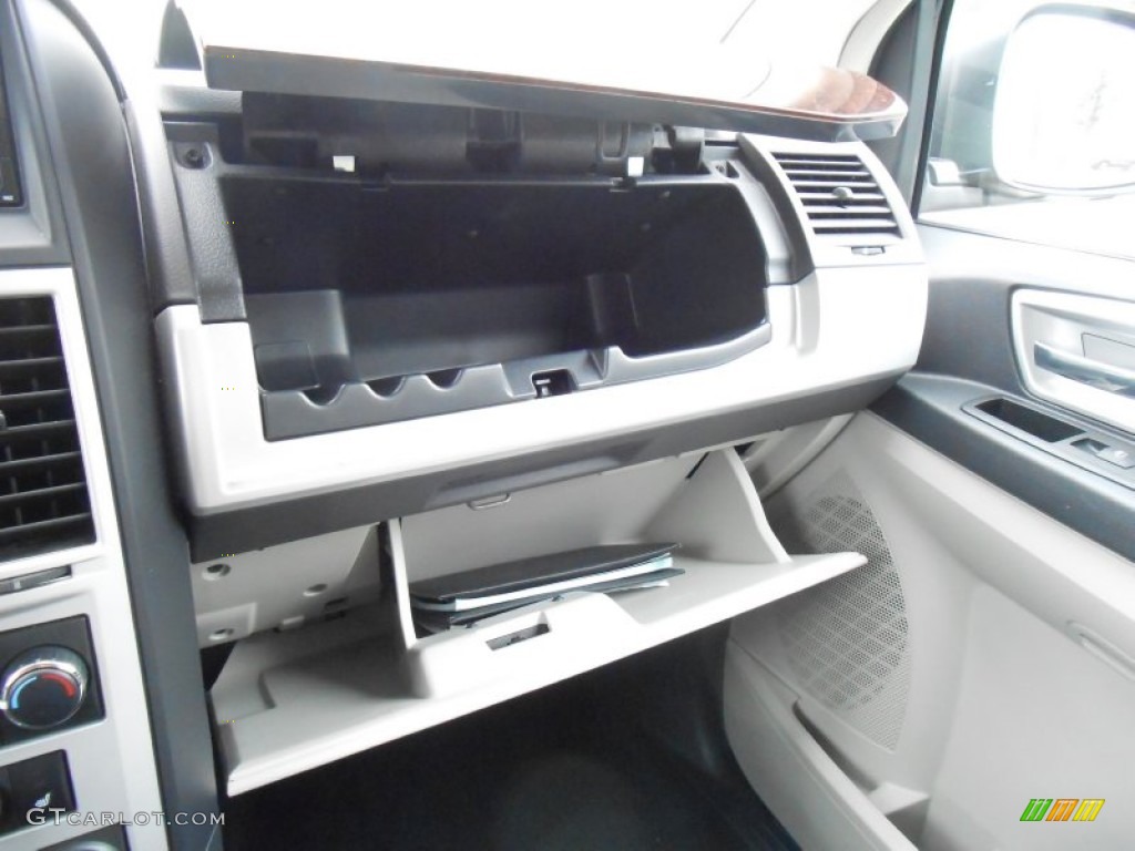 2010 Town & Country Touring - Dark Titanium Metallic / Dark Slate Gray/Light Shale photo #24