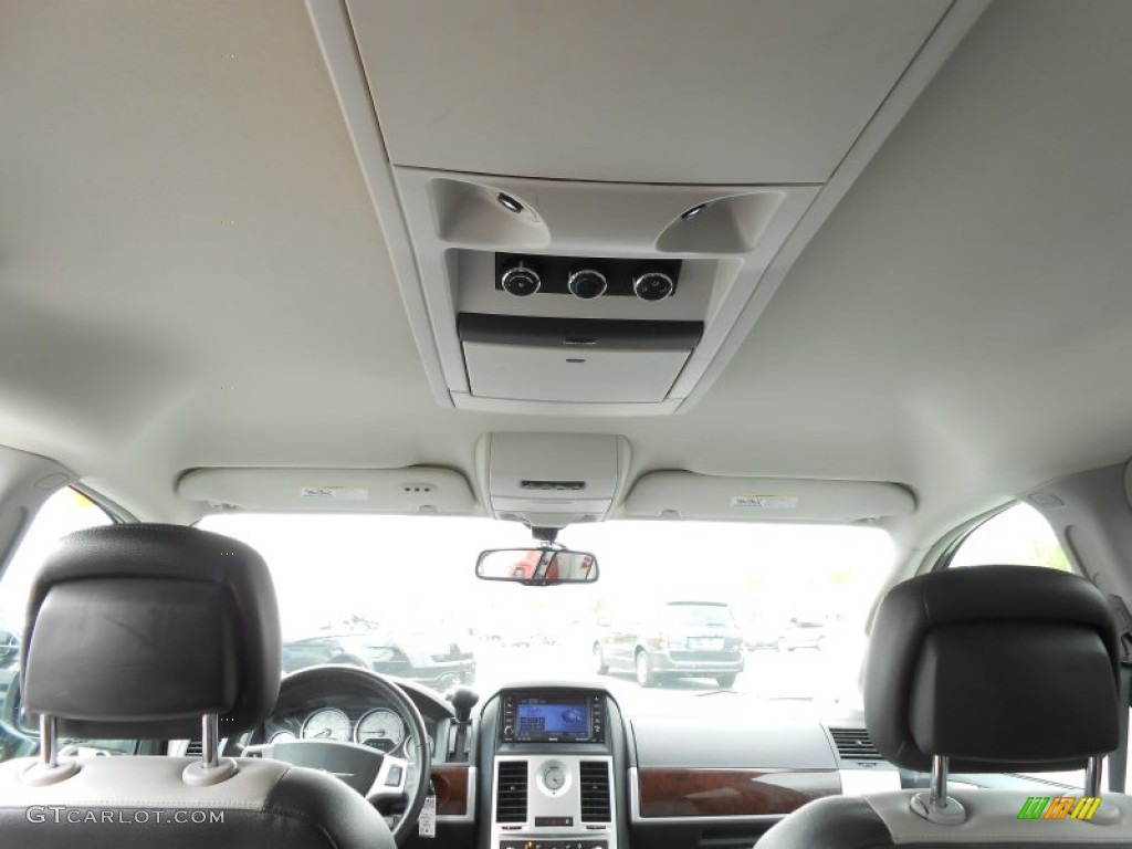 2010 Town & Country Touring - Dark Titanium Metallic / Dark Slate Gray/Light Shale photo #26