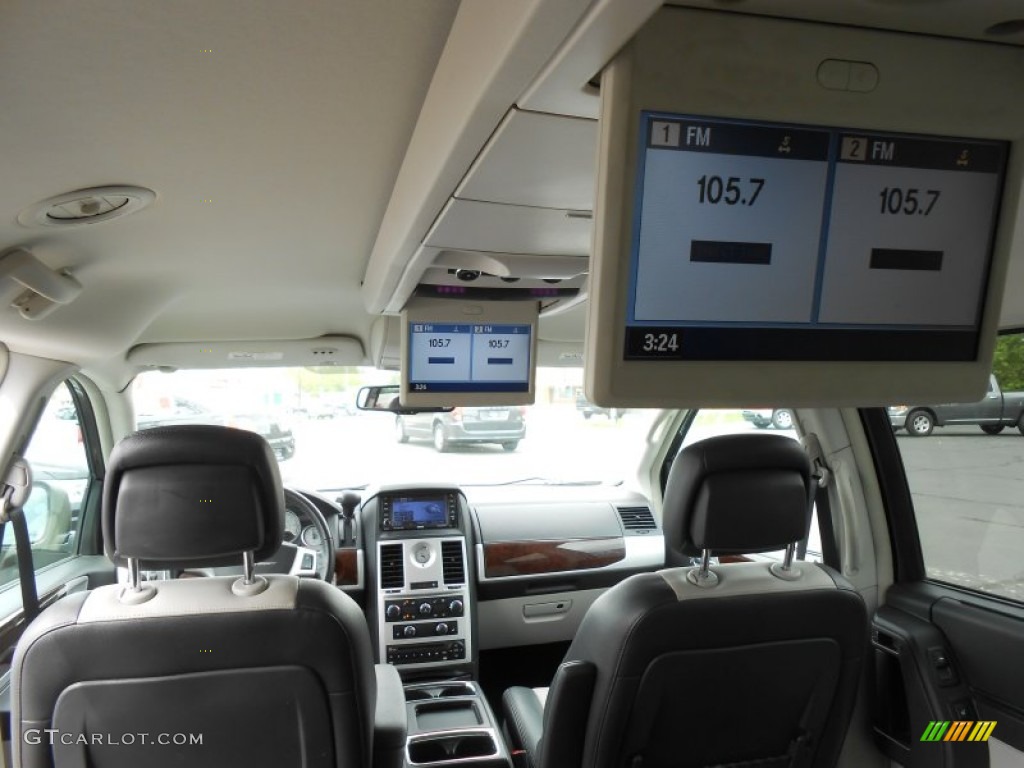 2010 Town & Country Touring - Dark Titanium Metallic / Dark Slate Gray/Light Shale photo #27