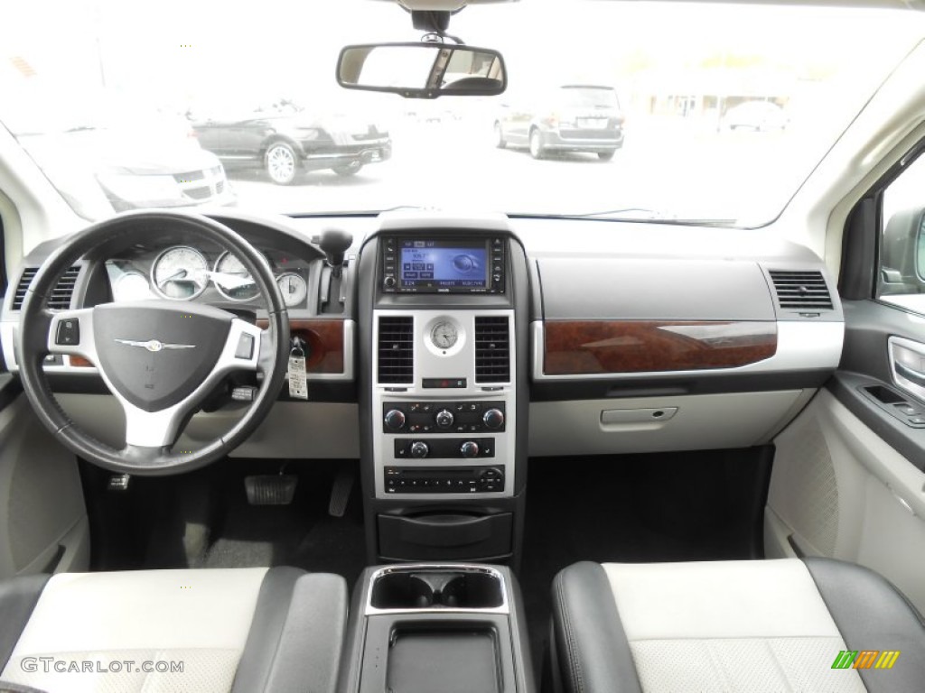 2010 Town & Country Touring - Dark Titanium Metallic / Dark Slate Gray/Light Shale photo #28